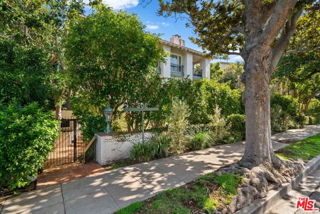 502 San Vicente Boulevard, Santa Monica CA: https://media.crmls.org/mediaz/7d84bcf8-e554-4678-b2be-c313151a441b.jpg