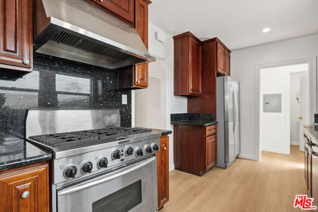 827 23rd Street, Santa Monica CA: https://media.crmls.org/mediaz/7d8517e5-8529-461b-85e5-10918d71e2e8.jpg