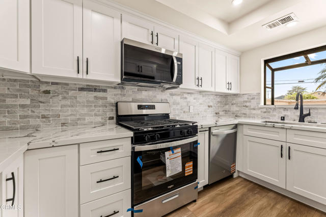 Detail Gallery Image 11 of 44 For 9760 Jersey Ave #173,  Santa Fe Springs,  CA 90670 - 3 Beds | 3 Baths