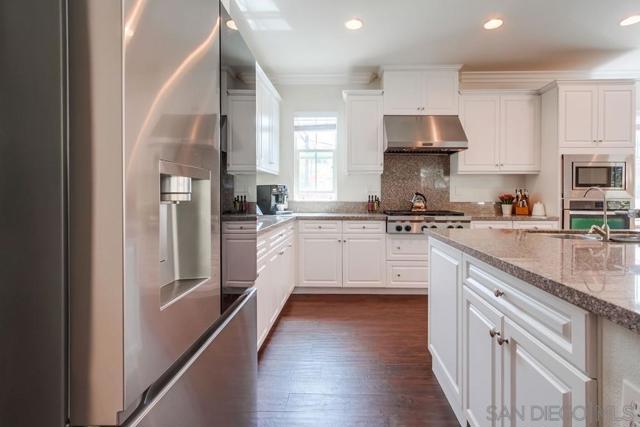 908 Hydra Ct, San Marcos CA: https://media.crmls.org/mediaz/7d854d31-53ba-472d-b6c5-a0efdbbf3413.jpg