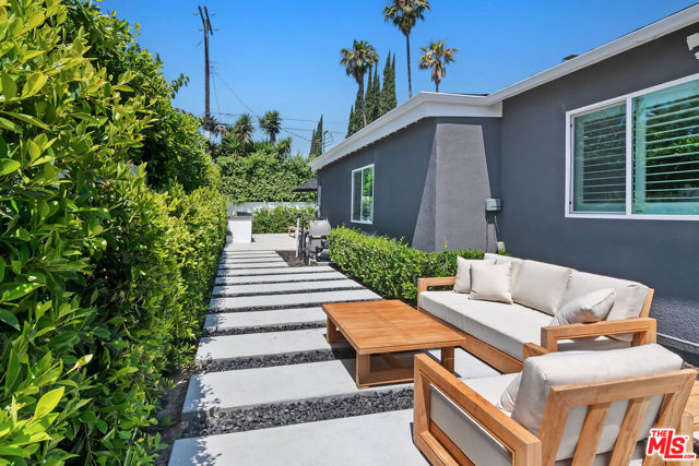 6421 Gaviota Avenue, Van Nuys CA: https://media.crmls.org/mediaz/7d858318-974b-421d-b607-2d294d3db0d6.jpg