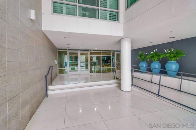 425 W W Beech St, San Diego CA: https://media.crmls.org/mediaz/7d858d91-7246-48b2-bd81-1743af6ea15d.jpg