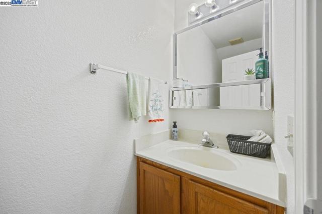 21000 Ocean View Dr, Hayward CA: https://media.crmls.org/mediaz/7d85b9cd-ebcb-47b1-a9c3-b48ec4da217c.jpg