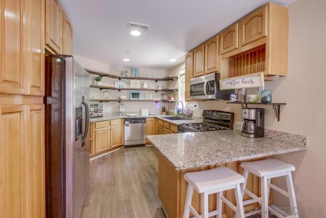 210 Frances Dr, El Cajon CA: https://media.crmls.org/mediaz/7d863bc9-2bba-487a-bf63-3bc8bff33ff8.jpg