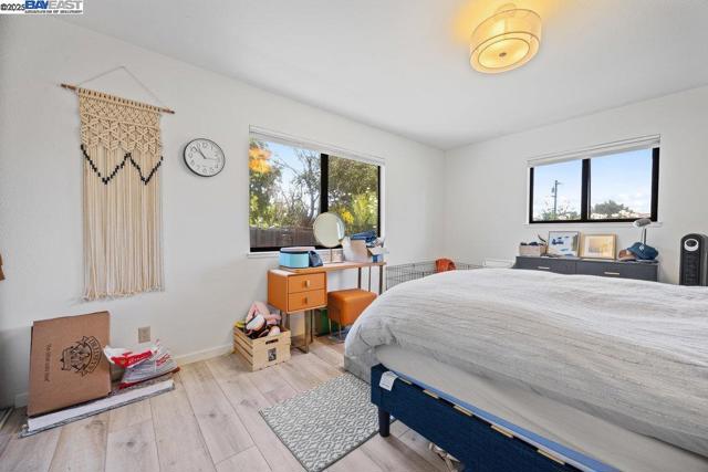 21000 Ocean View Dr, Hayward CA: https://media.crmls.org/mediaz/7d874007-6bec-4080-9f5b-dfd7956b3b1d.jpg