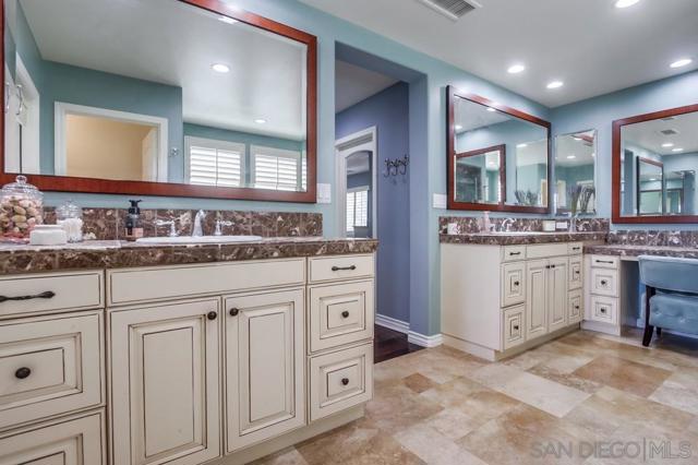 3515 CAMINO CEREZA, Carlsbad CA: https://media.crmls.org/mediaz/7d877fef-1d0d-4dc3-b723-c17c7c0d736f.jpg