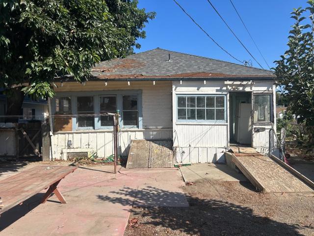 805 5th Street, Hollister CA: https://media.crmls.org/mediaz/7d87c512-b947-4e42-9cf5-959586e23c30.jpg