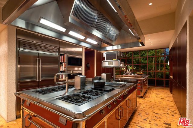 470 Layton Way, Los Angeles CA: https://media.crmls.org/mediaz/7d882900-409e-49b9-a08a-d5a03d5d4d2a.jpg