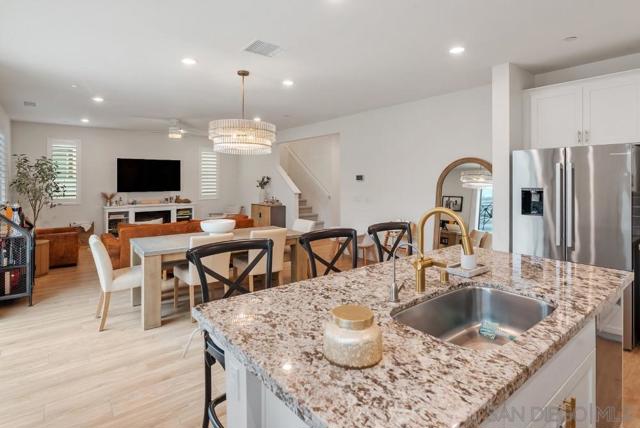 1569 Wildgrove Way, Vista CA: https://media.crmls.org/mediaz/7d885378-c486-4089-930d-f8f512693282.jpg