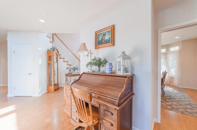 8631 Woodland Heights Court, Salinas CA: https://media.crmls.org/mediaz/7d888c02-c783-4794-95ee-e89c7bbbc93e.jpg
