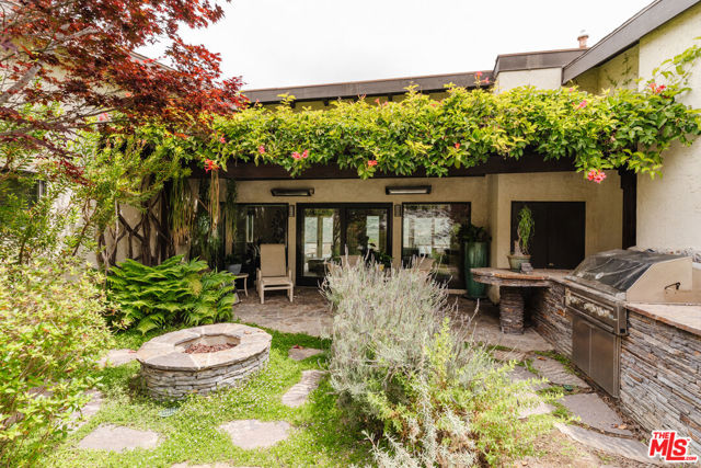 2208 Westridge Road, Los Angeles CA: https://media.crmls.org/mediaz/7d89133f-9fc3-4f68-955b-e23aacc87136.jpg
