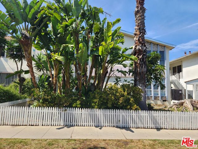 8853 Alcott Street, Los Angeles CA: https://media.crmls.org/mediaz/7d89800e-509a-4e23-a4f1-738074f7a57b.jpg