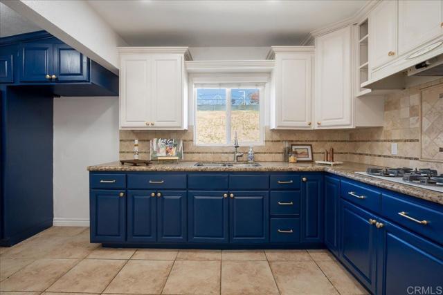 Detail Gallery Image 10 of 22 For 5080 Solola Ave, San Diego,  CA 92113 - 3 Beds | 2 Baths