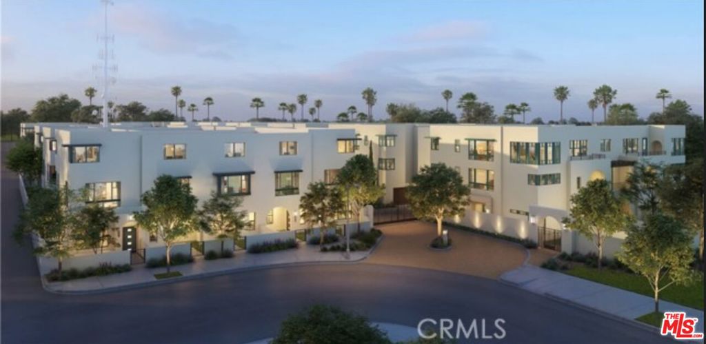 2913 Exposition Place #2