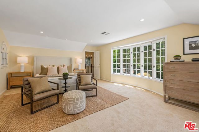 1376 San Ysidro Drive, Beverly Hills CA: https://media.crmls.org/mediaz/7d8a448b-c6bb-4105-9e39-3a081f652644.jpg