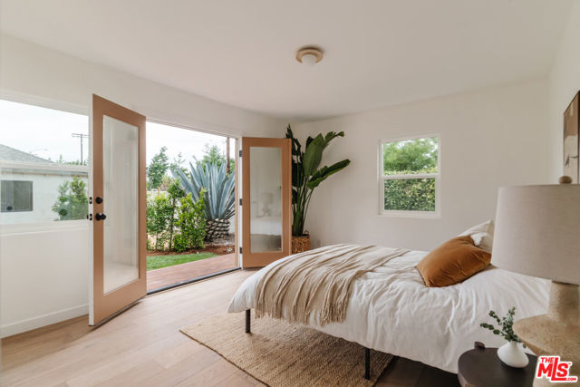 3501 Hillcrest Drive, Los Angeles CA: https://media.crmls.org/mediaz/7d8a4f7e-e7e6-47a6-b5d4-a2e04b425e3f.jpg