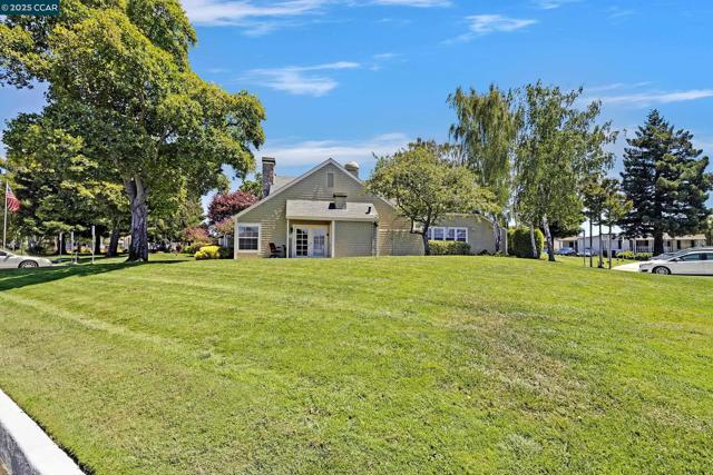 1474 Wakefield Dr, Hayward CA: https://media.crmls.org/mediaz/7d8ac5f9-cc30-4297-b870-8fa607a5b1bb.jpg