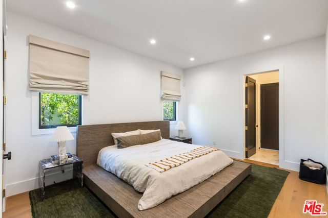 5084 Valjean Avenue, Encino CA: https://media.crmls.org/mediaz/7d8b2a12-e10e-4c85-81c8-737af16e6751.jpg