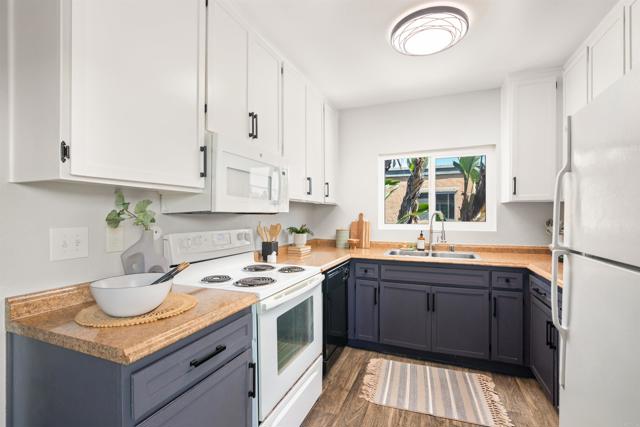 4565 Cleveland Ave, San Diego CA: https://media.crmls.org/mediaz/7d8b2acd-a2cf-4c14-a3bf-7882d7649e78.jpg