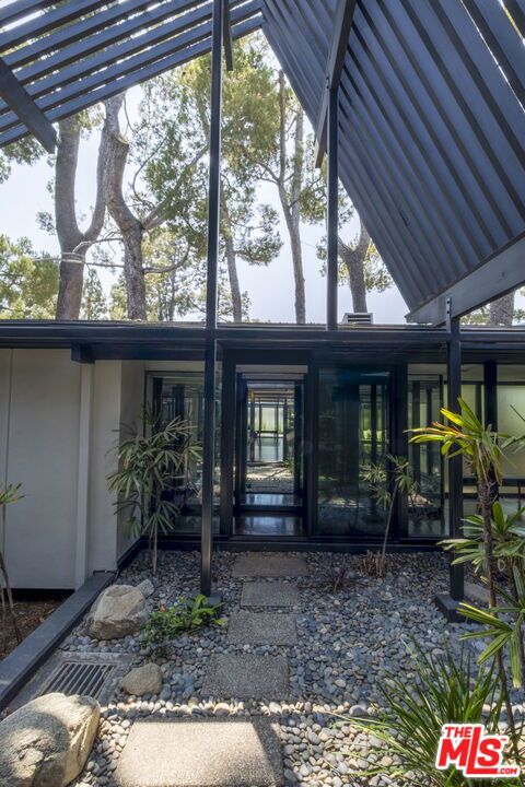 1100 Paso Alto Drive, Pasadena CA: https://media.crmls.org/mediaz/7d8c4152-6090-4f60-be26-5c2bf67cde76.jpg