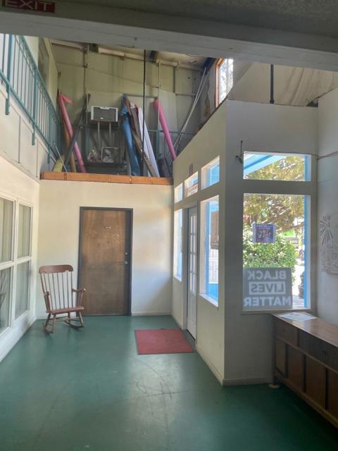 4331 Attawa, Sacramento CA: https://media.crmls.org/mediaz/7d8cae27-040f-478a-95d5-d2d76dad8aa5.jpg