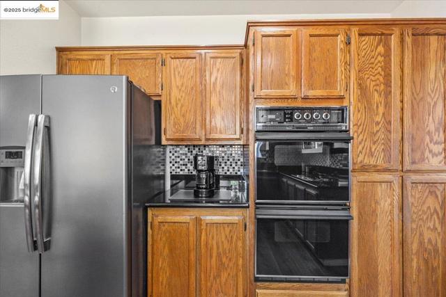 1531 Rutherford Ln, Oakley CA: https://media.crmls.org/mediaz/7d8e0ac1-caac-4155-85af-aed0092a6c4e.jpg