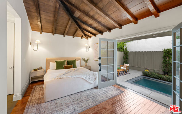 515 N Crescent Heights Boulevard, Los Angeles CA: https://media.crmls.org/mediaz/7d8e2245-ed7e-4c1f-a75a-0d4c5baec1f9.jpg