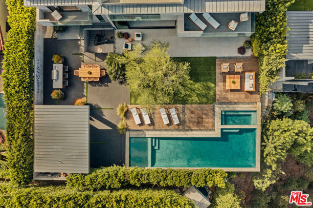 1632 Stradella Road, Los Angeles CA: https://media.crmls.org/mediaz/7d8e6ab6-bf9b-4e5b-bfd8-8ca5f220a46f.jpg