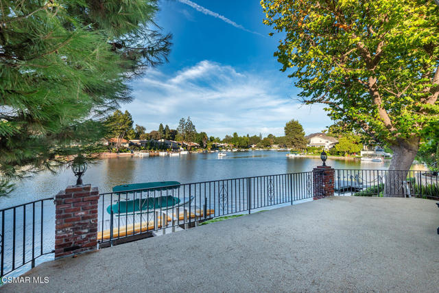 1275 Westwind Circle, Westlake Village CA: https://media.crmls.org/mediaz/7d8e7ff2-f9da-4f63-858c-84a31a844ff9.jpg