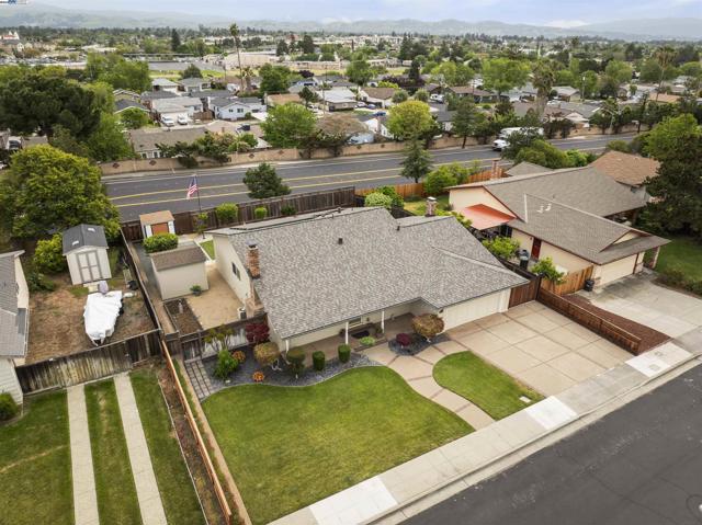 2845 Briarwood Dr, Livermore CA: https://media.crmls.org/mediaz/7d8fb03f-37de-419a-a5e8-7be95efc9970.jpg