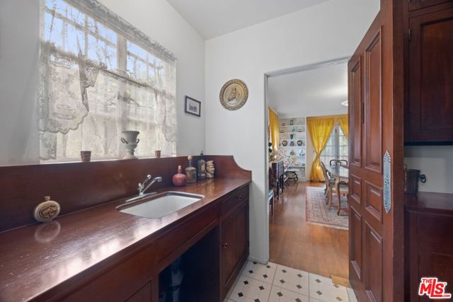 3806 Carnavon Way, Los Angeles CA: https://media.crmls.org/mediaz/7d8fb253-4c5b-4b0c-a9fe-90505c1b375a.jpg