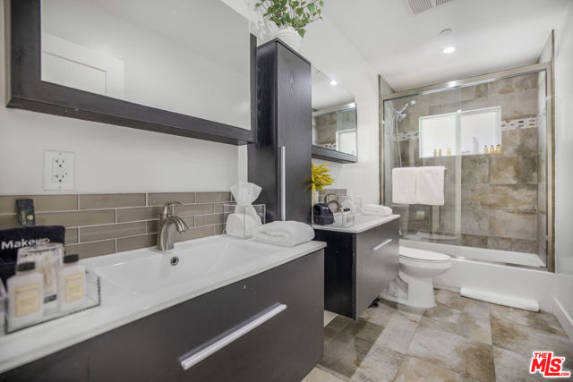 18202 Rancho Street, Tarzana CA: https://media.crmls.org/mediaz/7d90443d-5b99-4fc5-9b36-06cbfcb24290.jpg