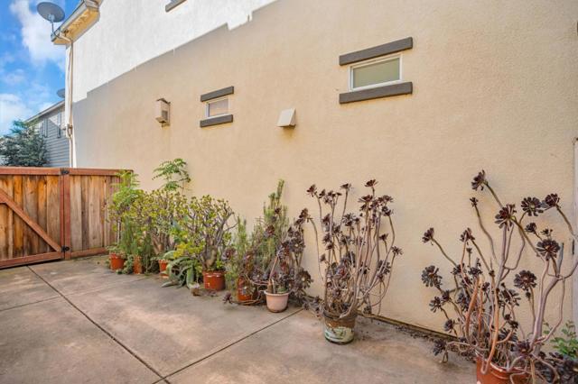 1658 Glenmore Drive, Fairfield CA: https://media.crmls.org/mediaz/7d90e52b-2c7d-4338-ba43-6f93806a50d9.jpg