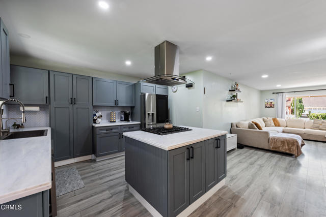 1437 Exeter Avenue, Ventura CA: https://media.crmls.org/mediaz/7d91a0c2-ca80-4d73-bb46-e47c78460c0d.jpg