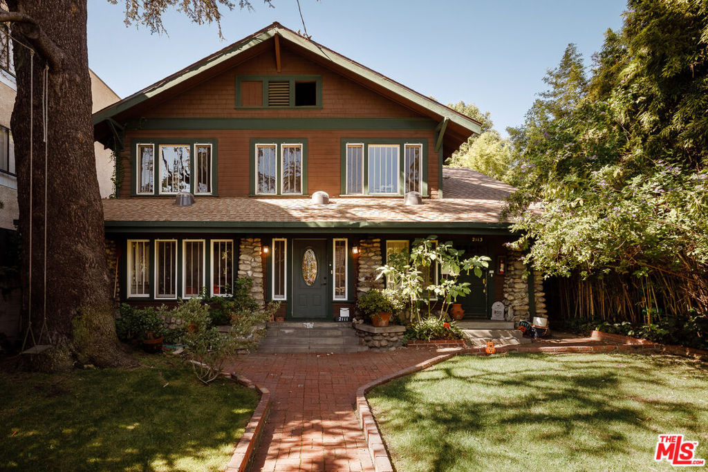 2111 N Beachwood Drive