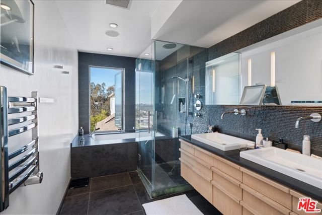 8404 Franklin Avenue, Los Angeles, California 90069, 4 Bedrooms Bedrooms, ,3 BathroomsBathrooms,Single Family Residence,For Sale,Franklin,24353769