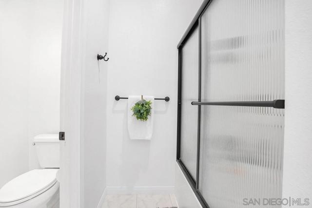 731 Edgewater Dr, Chula Vista CA: https://media.crmls.org/mediaz/7d9208b6-d6d1-4b0c-b72f-cc1e4131e03f.jpg