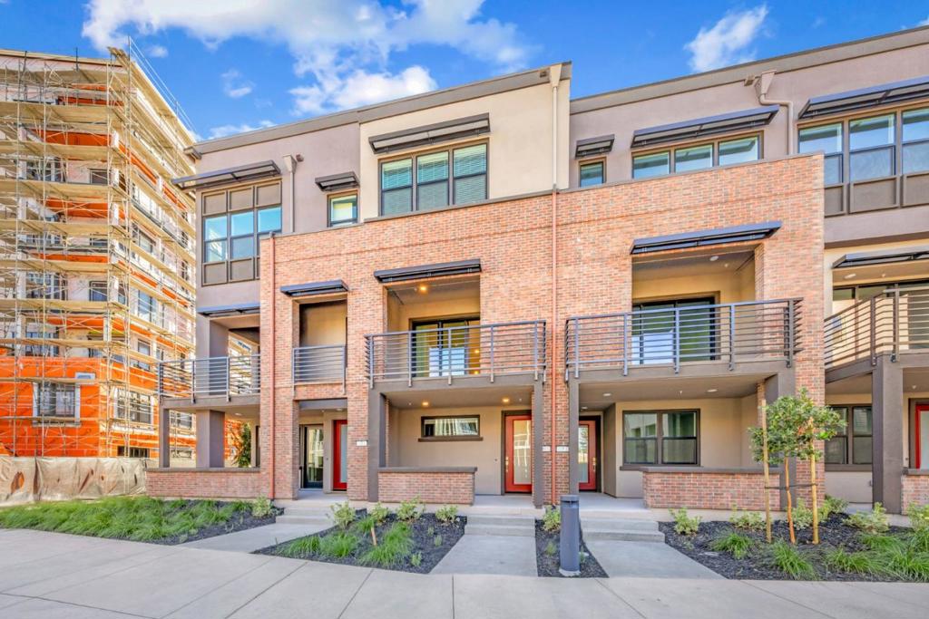 302 Tea Tree Terrace #6