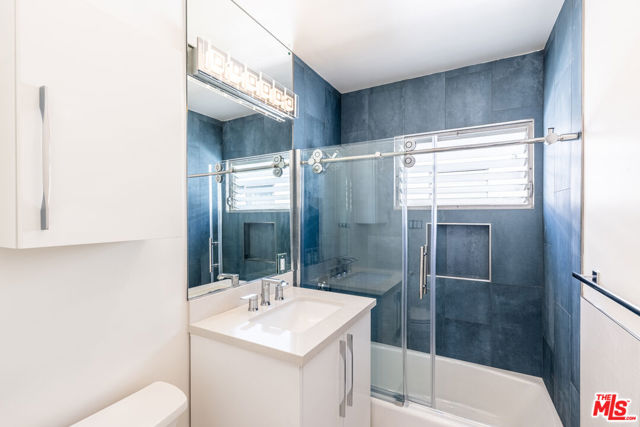 1026 6th Street, Santa Monica CA: https://media.crmls.org/mediaz/7d923e31-b762-4fd2-8cbb-c4e3c550e4ae.jpg