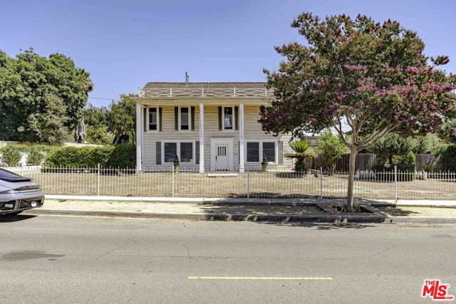 5706 Pioneer Boulevard, Whittier CA: https://media.crmls.org/mediaz/7d92f109-752a-4fa3-b340-eeef35127bbd.jpg