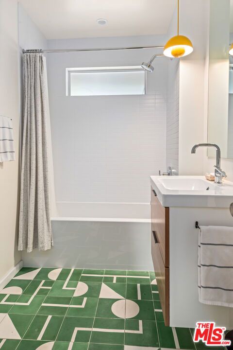 3736 Clayton Avenue, Los Angeles CA: https://media.crmls.org/mediaz/7d934550-32ee-45b0-8d04-12f0a3ad0763.jpg