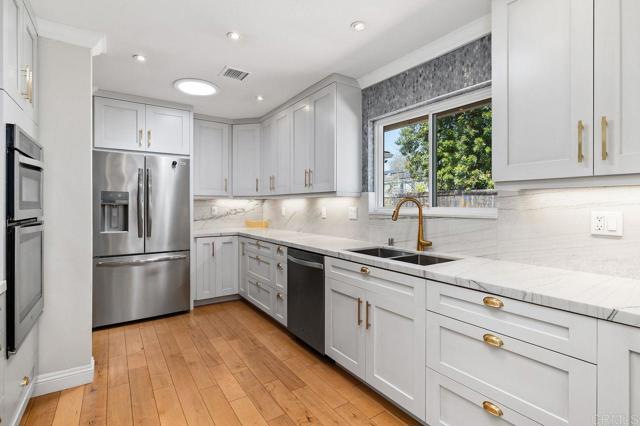 Detail Gallery Image 9 of 30 For 3298 Mercer Ln, San Diego,  CA 92122 - 3 Beds | 2 Baths