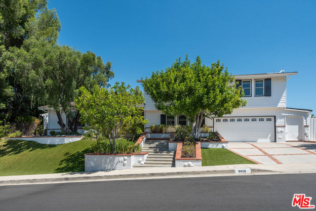 4410 Cezanne Avenue photo 2