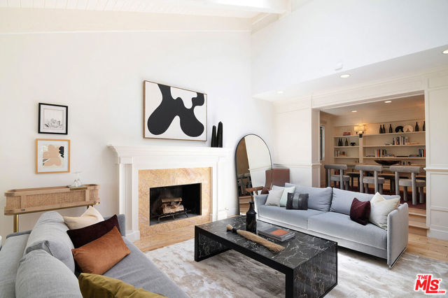 745 25th Street, Santa Monica CA: https://media.crmls.org/mediaz/7d94f46d-640e-4ebc-a3fc-31e8804d9e25.jpg