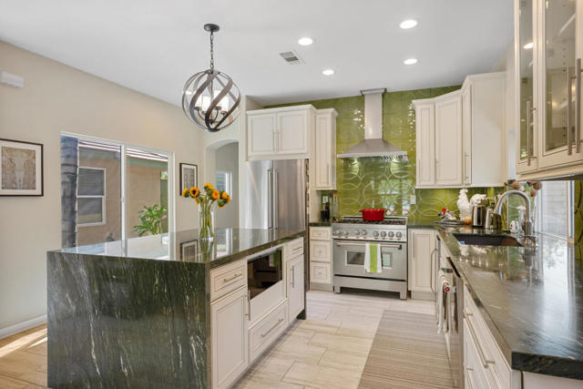 642 E Daisy Street, Palm Springs CA: https://media.crmls.org/mediaz/7d95c38b-1ac4-4c7f-85d5-58a6ce0d3af7.jpg