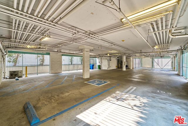 906 S Serrano Avenue, Los Angeles CA: https://media.crmls.org/mediaz/7d95f25c-b579-4702-bd09-72beed76fa62.jpg