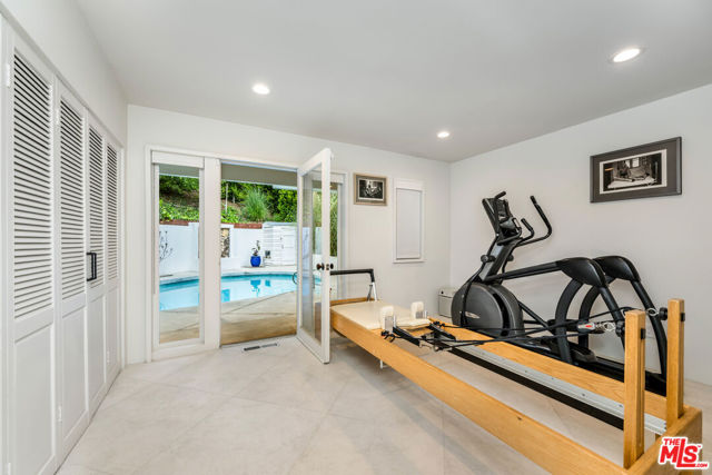 3027 Franklin Canyon Drive, Beverly Hills CA: https://media.crmls.org/mediaz/7d9633cd-7b50-4faa-865e-389e62076ab5.jpg