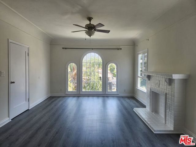 517 N Serrano Avenue, Los Angeles CA: https://media.crmls.org/mediaz/7d9641b8-3e6b-49ad-8c4e-8f2ef91141e6.jpg