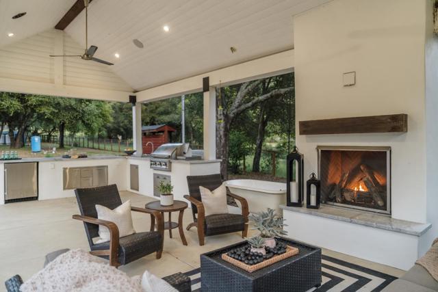 10555 Watsonville Road, Gilroy CA: https://media.crmls.org/mediaz/7d96b286-4311-4253-84d0-390385ca620a.jpg
