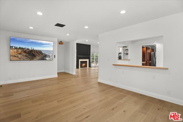 6443 Matilija Avenue, Van Nuys CA: https://media.crmls.org/mediaz/7d96ce40-32f7-4080-8633-caba2d815909.jpg